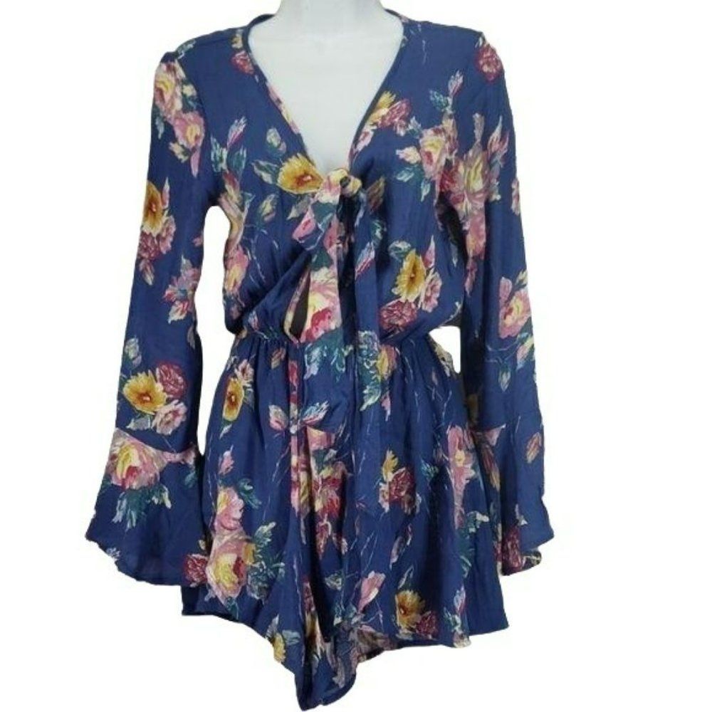Newbury Kustom Woman's Blue‎ V-neck Bell Sleeve Floral Printed Romper Size Small